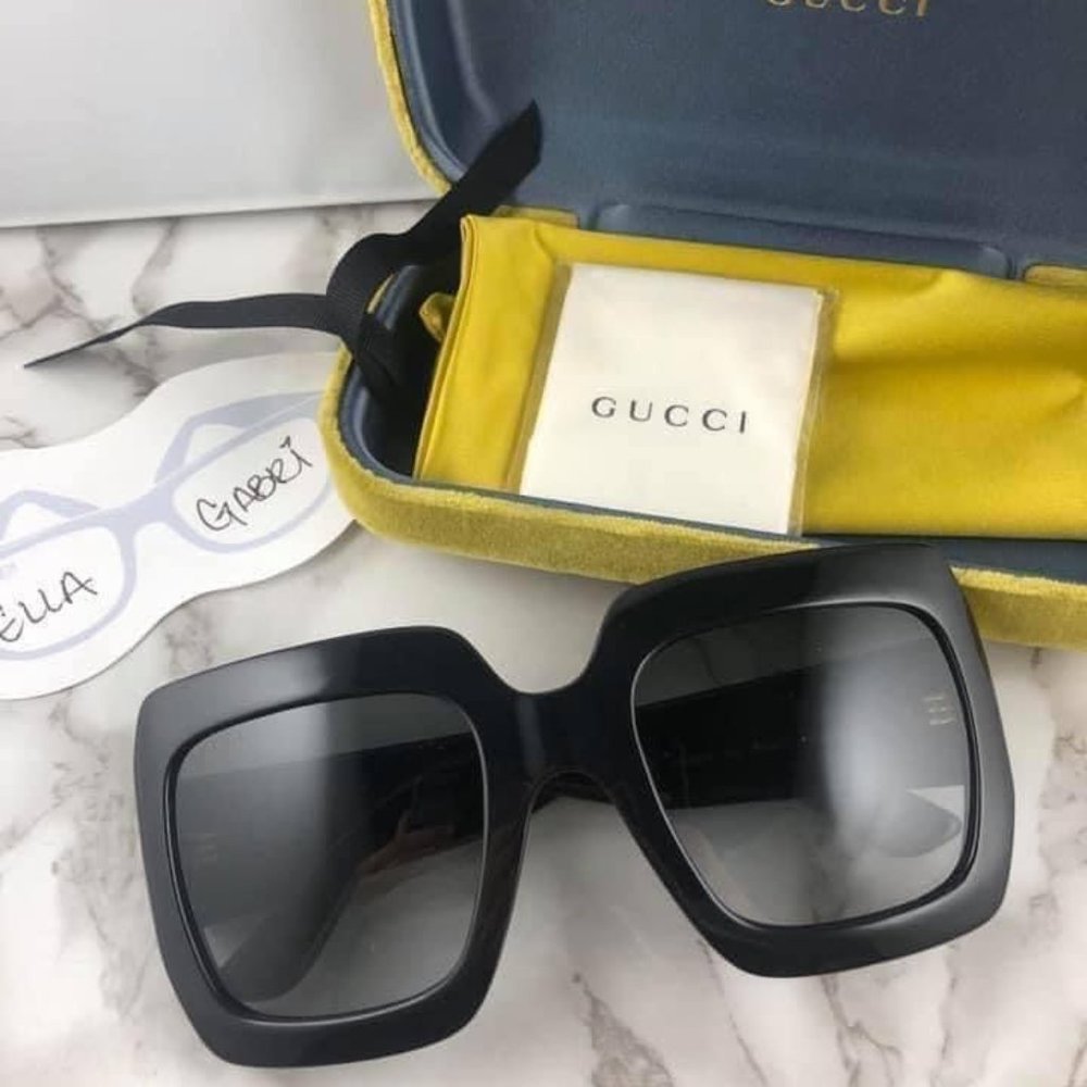 Gucci Oversized Black Square Sunglasses with Gold Logo - Picture 2 of 7